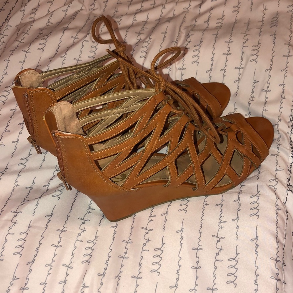 Brown wedges